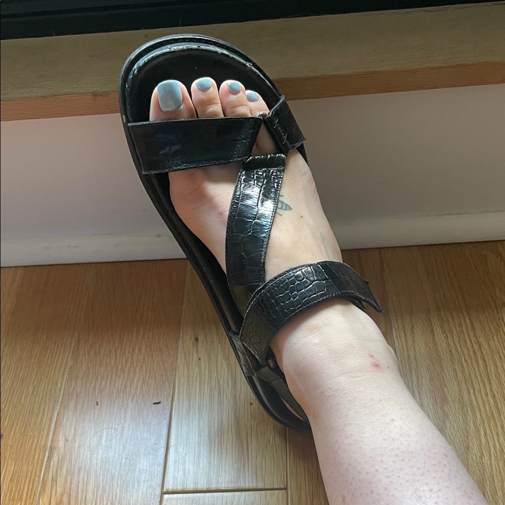 Freda Salvador Black Strappy Footbed Crocodile Sandals
